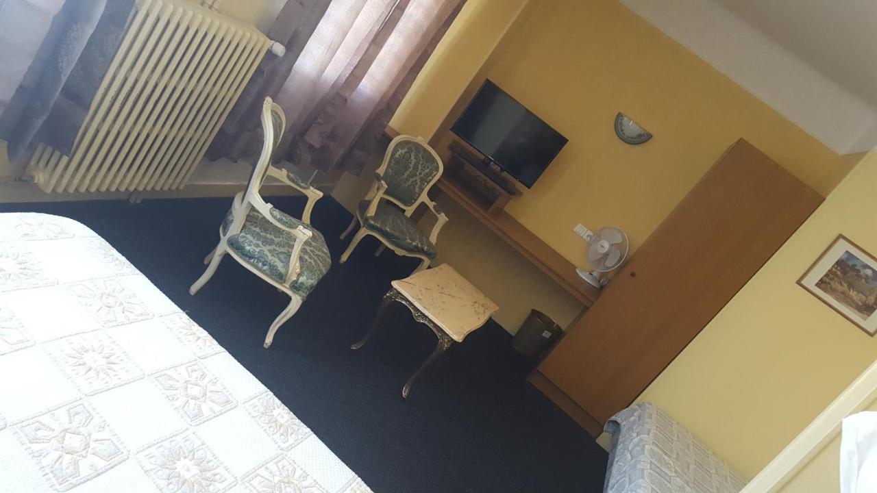Hotel De La Cloche Sp 兰斯 外观 照片