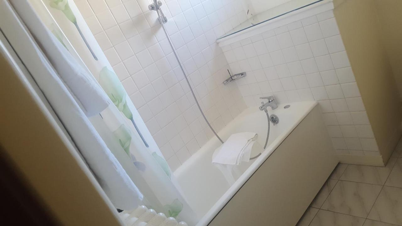 Hotel De La Cloche Sp 兰斯 外观 照片