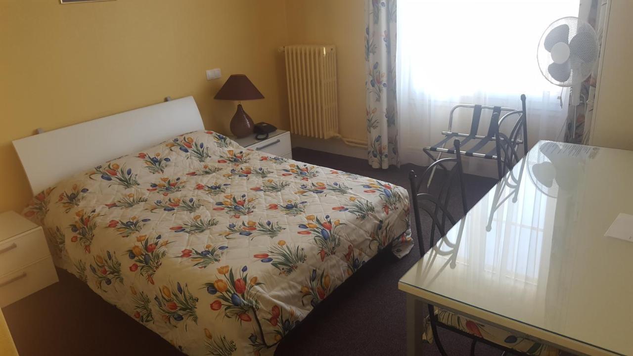 Hotel De La Cloche Sp 兰斯 外观 照片