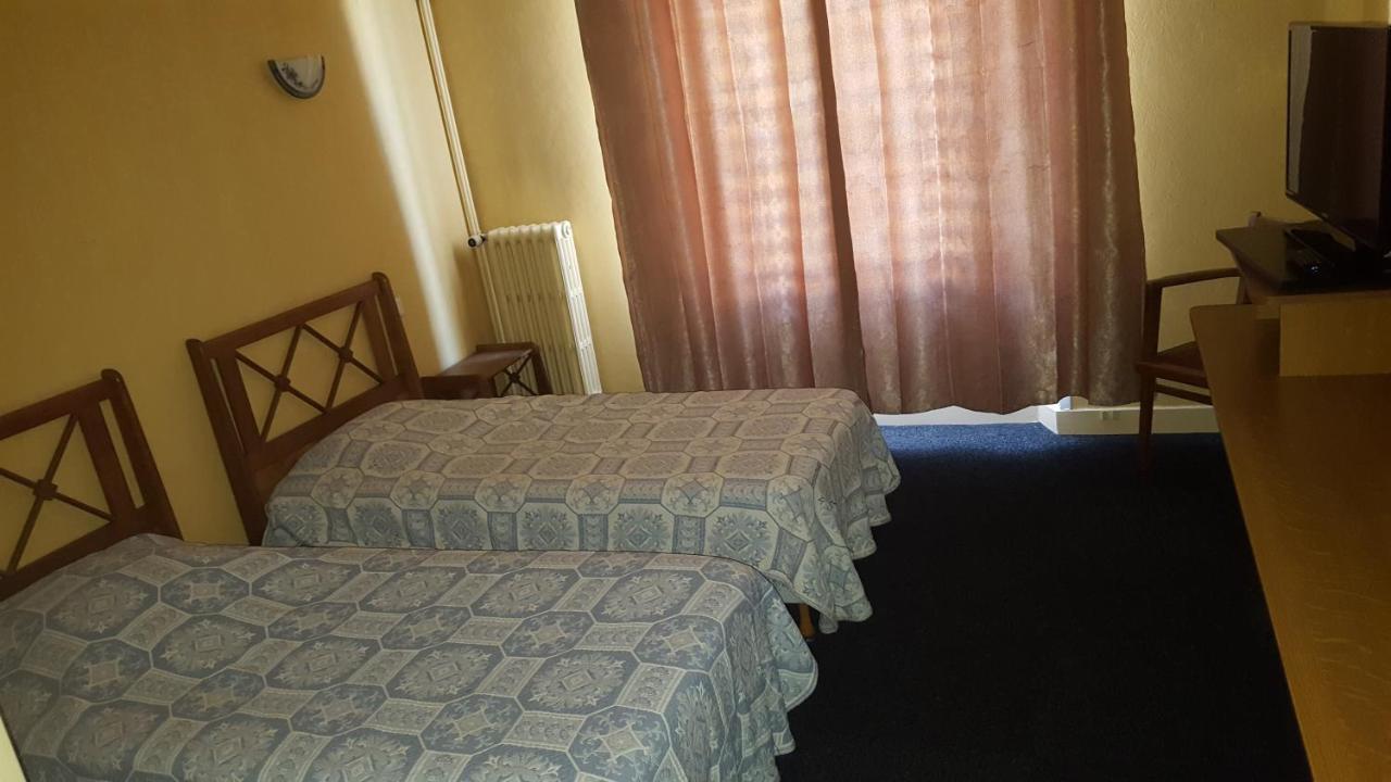 Hotel De La Cloche Sp 兰斯 外观 照片