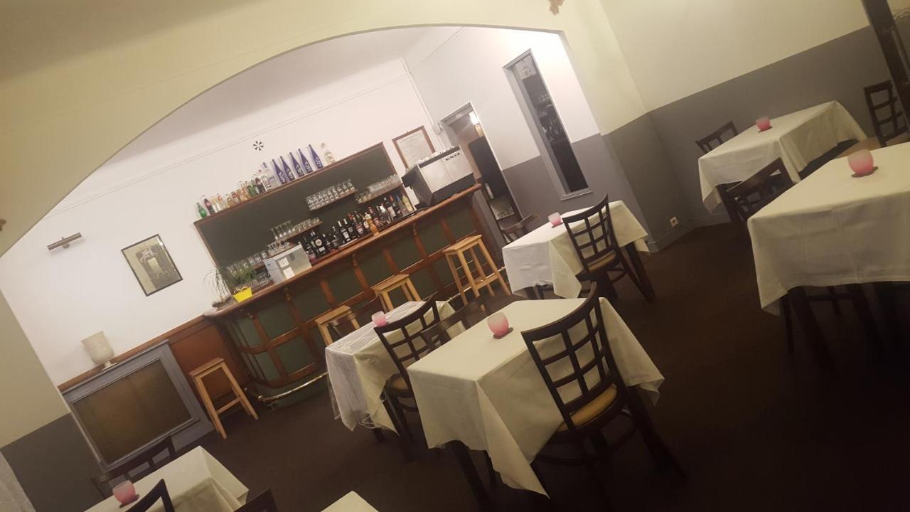 Hotel De La Cloche Sp 兰斯 外观 照片