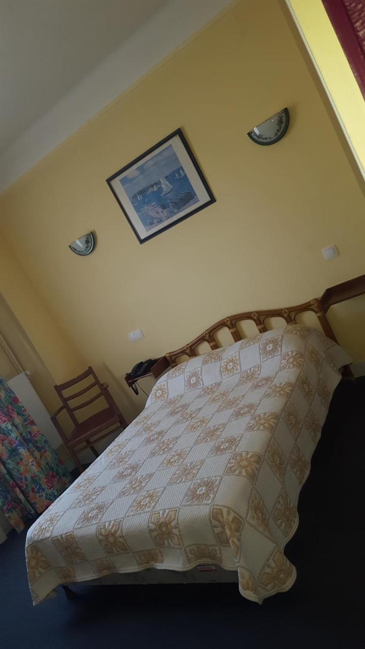 Hotel De La Cloche Sp 兰斯 外观 照片
