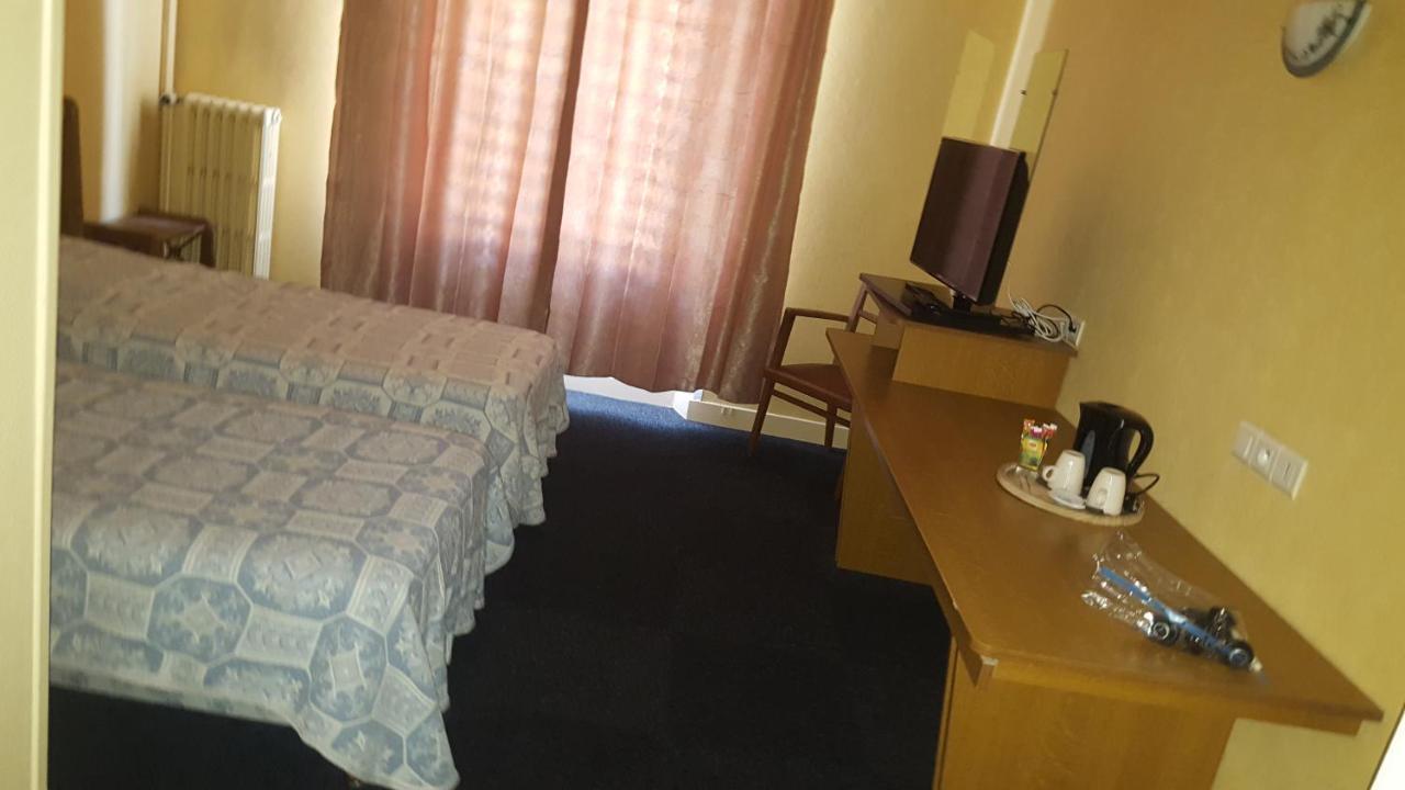 Hotel De La Cloche Sp 兰斯 外观 照片