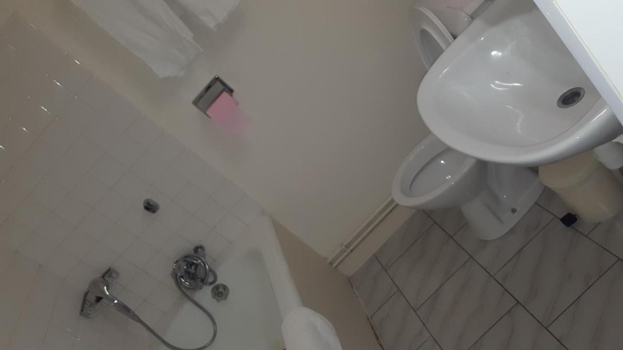 Hotel De La Cloche Sp 兰斯 外观 照片