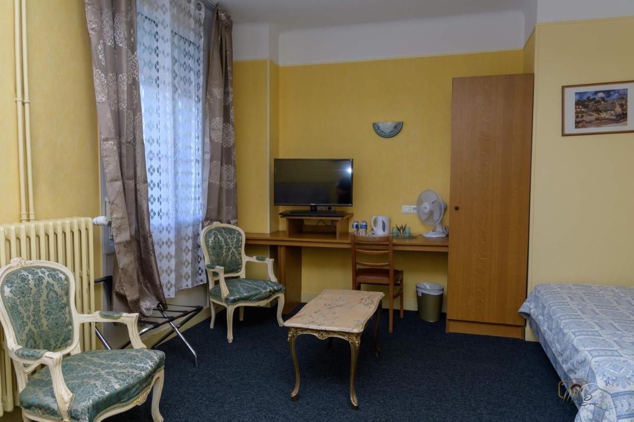 Hotel De La Cloche Sp 兰斯 外观 照片